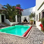 In Santorini With Stunning Outdoor Kitchen