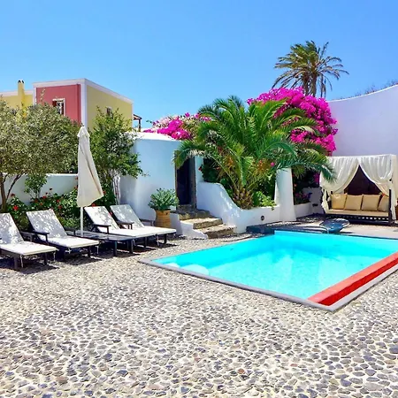 别墅 In Santorini With Stunning Outdoor Kitchen 梅加洛克里