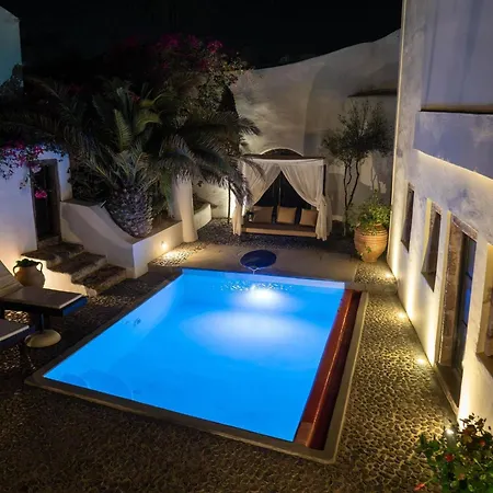 In Santorini With Stunning Outdoor Kitchen