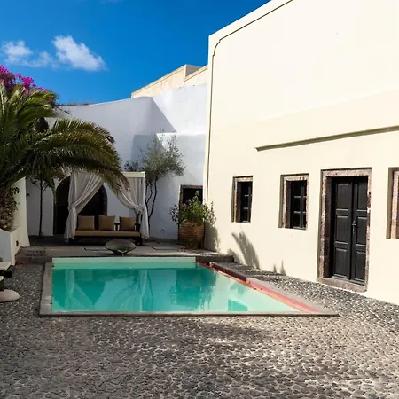 别墅 In Santorini With Stunning Outdoor Kitchen 梅加洛克里