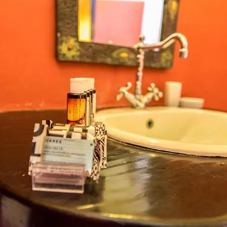 别墅 In Santorini With Stunning Outdoor Kitchen 梅加洛克里