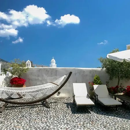 In Santorini With Stunning Outdoor Kitchen
