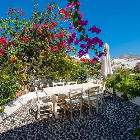 别墅 In Santorini With Stunning Outdoor Kitchen 梅加洛克里