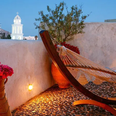 In Santorini With Stunning Outdoor Kitchen *