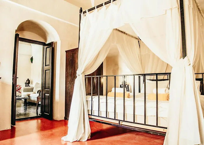 In Santorini With Stunning Outdoor Kitchen *