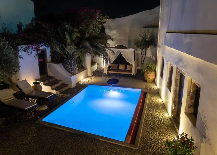 In Santorini With Stunning Outdoor Kitchen