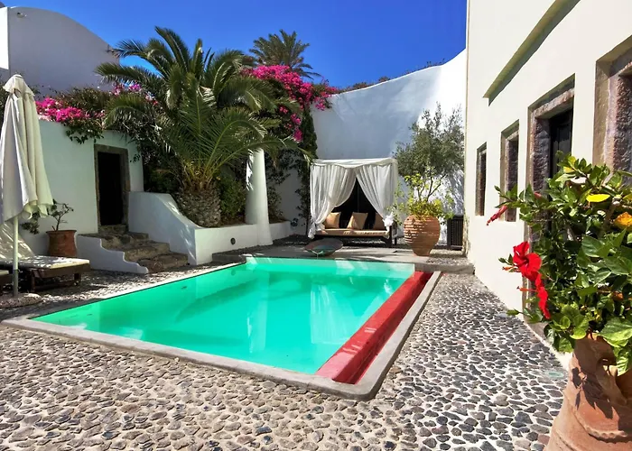 In Santorini With Stunning Outdoor Kitchen