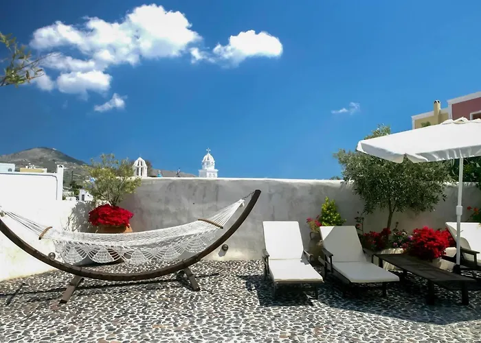 In Santorini With Stunning Outdoor Kitchen