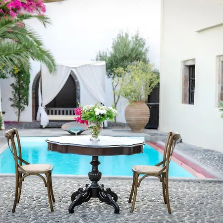 别墅 In Santorini With Stunning Outdoor Kitchen 梅加洛克里